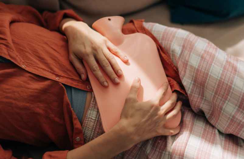 Postures et chaleur pour apaiser les crampes abdominales-Doc KS Postures et chaleur pour apaiser les crampes abdominales-Doc KS